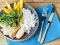Idealny posiłek po treningu: grillowany kurczak, ryż, mango i rukola. Zdrowo i smacznie!