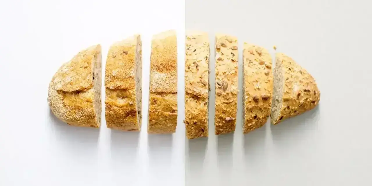Pokrojony chleb z ziarnami. Idealny do pieczenia w temperaturze ok. 200°C.