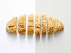 Pokrojony chleb z ziarnami. Idealny do pieczenia w temperaturze ok. 200°C.