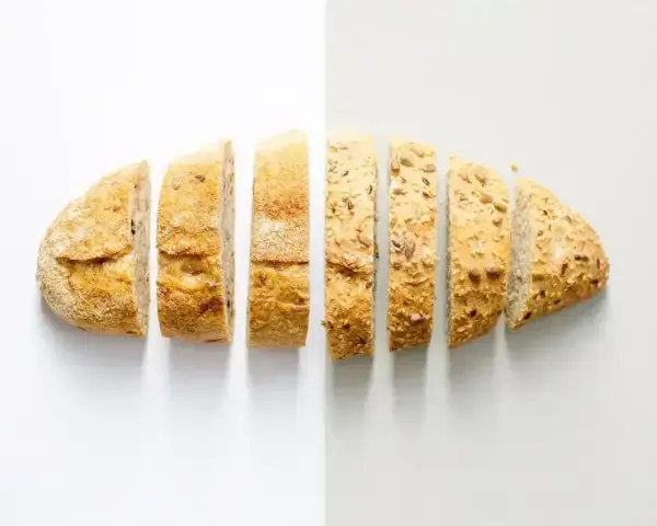 Pokrojony chleb z ziarnami. Idealny do pieczenia w temperaturze ok. 200°C.